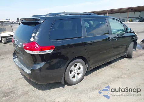 2012 Toyota Sienna Le V6 8 Passenger z USA, uszkodzony, nr VIN 5TDKK3DC6CS190025